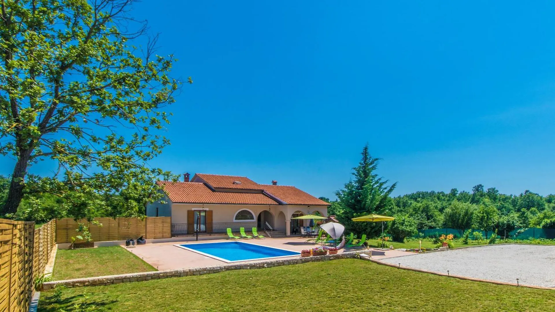 Feriehus Villa Dream House, A Charming Pet Friendly Villa Žminj